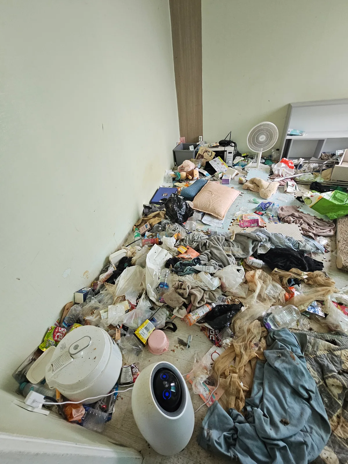 충청남도 서산시 고독사 현장 정리, 반출·세척은 어떻게 진행될까? | 24시간클린 현장 작업 사진 1